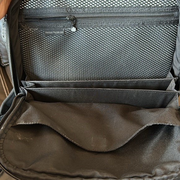Tumi tech backpack for lap top. - Picture 5 of 9